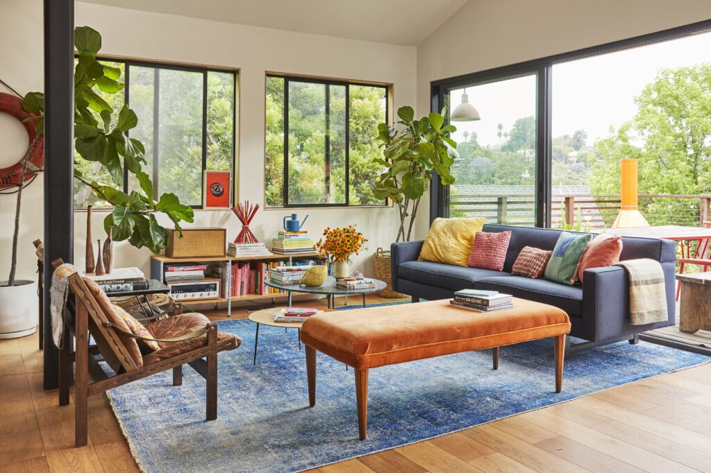 How to Create a Cozy Living Room Without Overcrowding